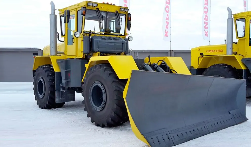 КИРОВЕЦ К-703МА-ДМ15